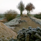 20150213 De aanloop naar de dijk wordt opnieuw bestraat