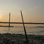 20110329 Brug bij Ewijk tegen ondergaande zon