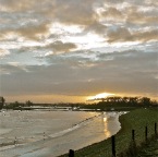 20120214 De opkomende zon verlicht de wolken