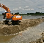 20120613 Hij heeft zichzelf op een eiland gegraven