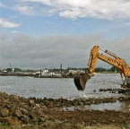 20120711 Bij hoog water verzuipt ie