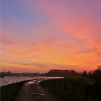 20121220 Zuurstoklucht boven overstroomd land